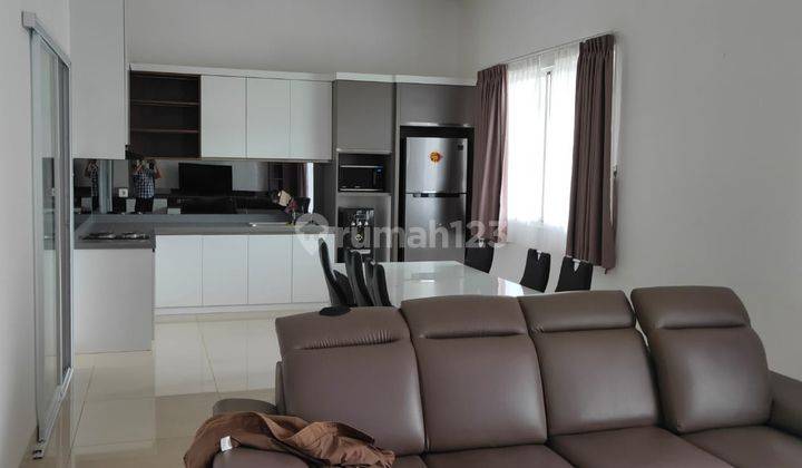 Disewa Rumah Pik Crown Golf 2.5 Lantai Uk.8x25 Full Furnished  1