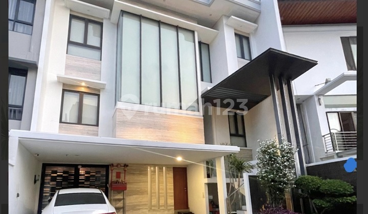 For Sale 2-Storey House in PIK Pantai Indah Kapuk, 200 m², North Jakarta