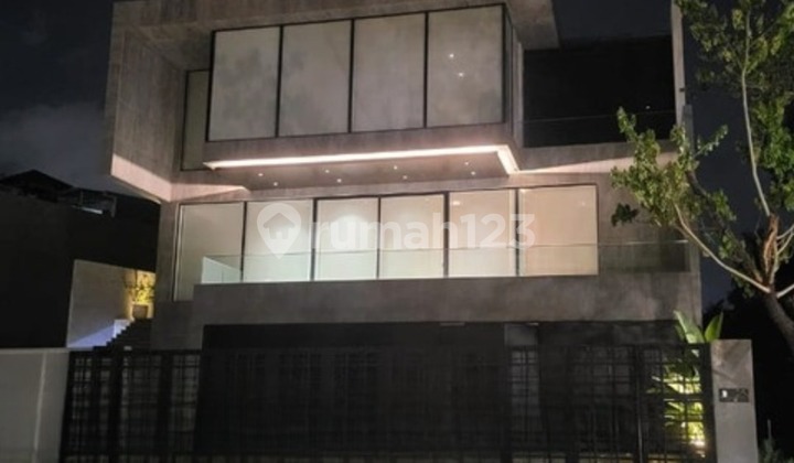 Di Jual Rumah Mewah PIK uk 720m2 Furnished Elegant at Jakarta utara