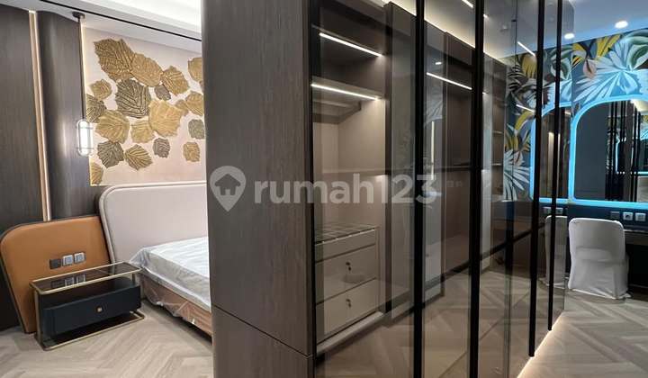 Dijual Rumah PIK uk 192 m2 (8x24m2) Furnished Mewah view danau at Jakarta utara
 2