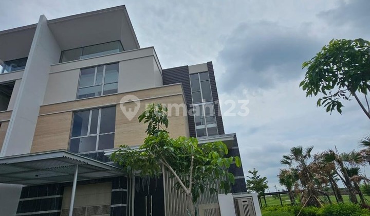For Rent: Golf Island Chopin House, Size 10x35, 3 Floors, 4 Bedrooms, Pool View, Golf, North Jakarta For Rent: Golf Island Chopin House, Size 10x35, 3 Floors, 4 Bedrooms, Pool View, Golf, North Jakarta