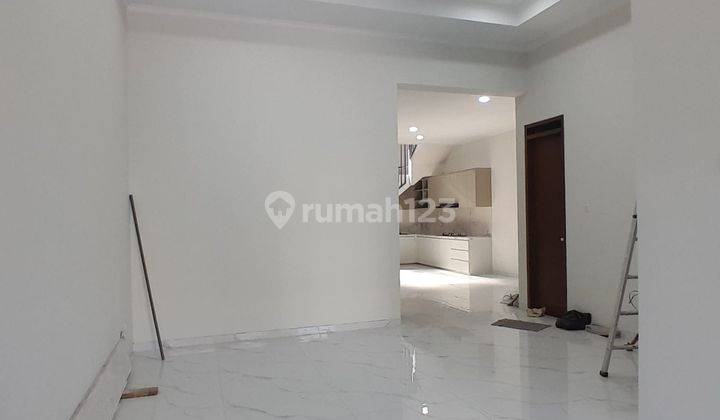 Rumah Baru Keren Minimalis di Singgasana Pradana 2