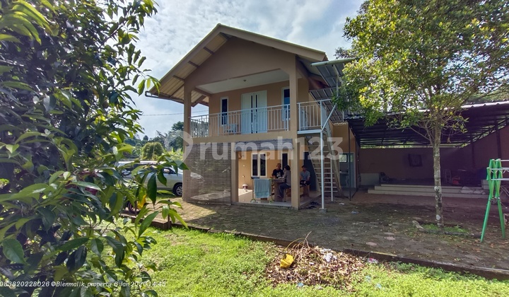 Dijual Rumah 2 Lantai Gaya Villa Siap Huni - Halaman Luas, Udara Sejuk & Lingkungan Tenang Dijual Rumah 2 Lantai Gaya Villa Siap Huni - Halaman Luas, Udara Sejuk & Lingkungan Tenang