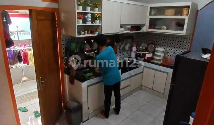 Ready-to-Occupy House with Cool Mountain Air