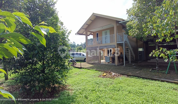 Dijual Rumah 2 Lantai Gaya Villa Siap Huni - Halaman Luas, Udara Sejuk & Lingkungan Tenang