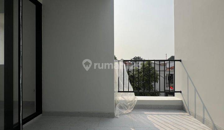 Rumah 3 Lt Jakarta Timur Dengan Roof Garden 2