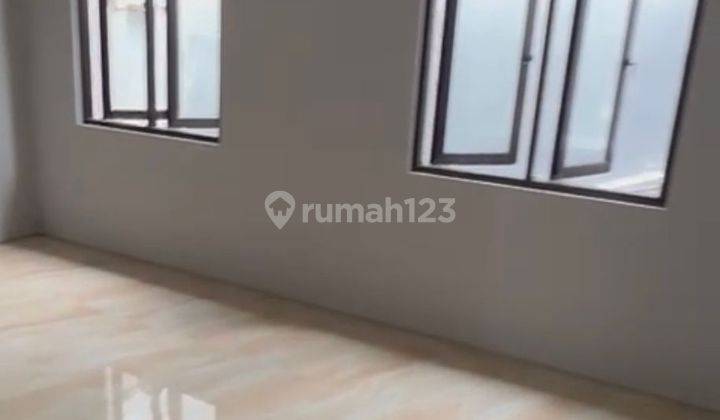 Disewakan Rumah Cempaka Putih Baru Renov Bagus Kosongan 3 Lantai 1