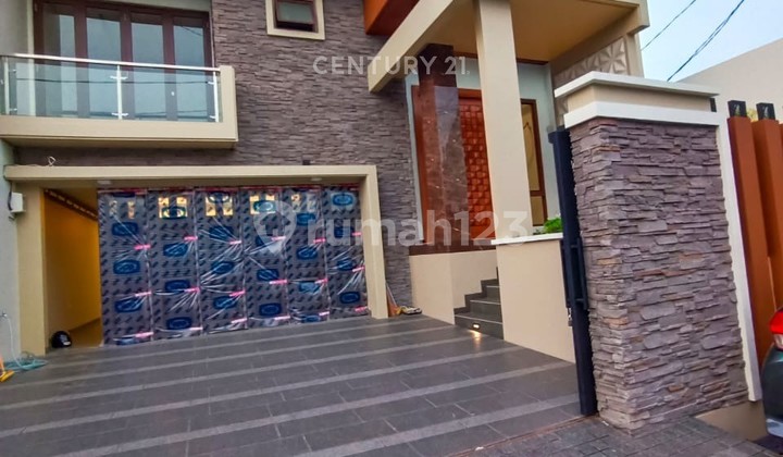 Beautiful Elegant House in Pesanggrahan Rn17534