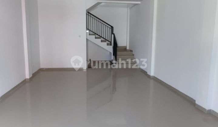 Semampir Main Road near MERR Main Road is busy and strategic. 2