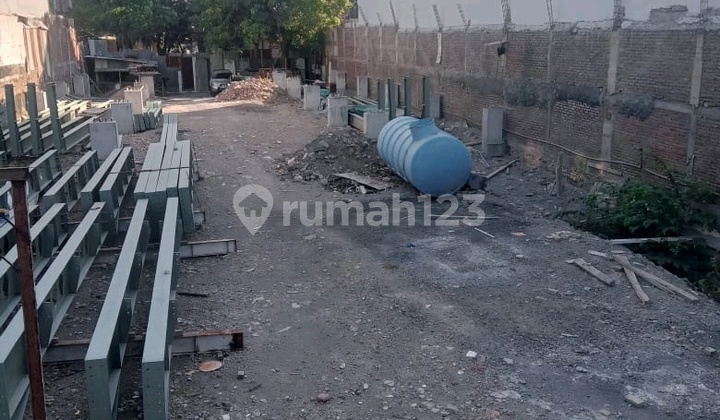 Raya Diponegoro dekat Raya Darmo Strategis Jalan Lebar