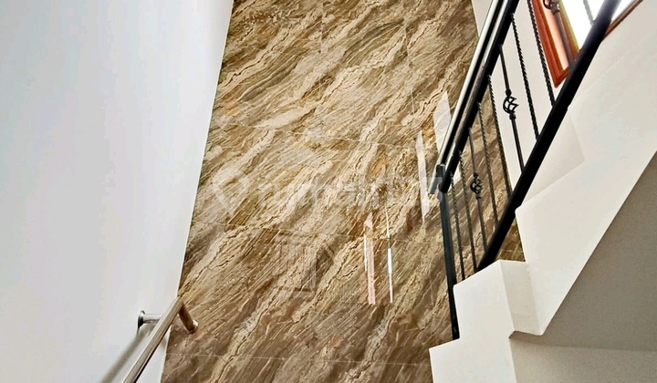 Disewakan Rumah Siap Huni 2Lantai Dukuh Kupang Dkt Mayjen Hr Mohamad 2