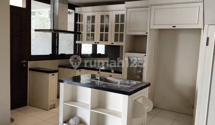 For Sale 7-Bedroom House in Puri Widya Kencana Citraland, 3 Floors