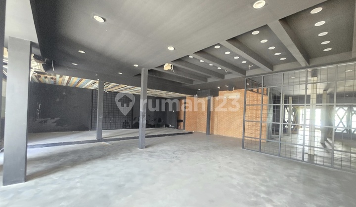 Large Diponegoro Commercial Building. Ready to Use