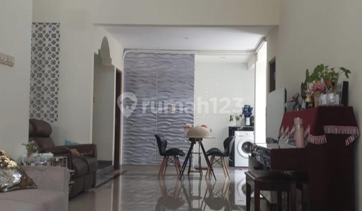 2-Story House Ready to Occupied Simpang Darmo Permai 2