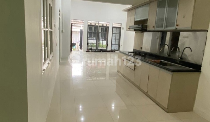 Affordable Renovated House for Sale in Manyar Jaya, Ready to Occupy 2