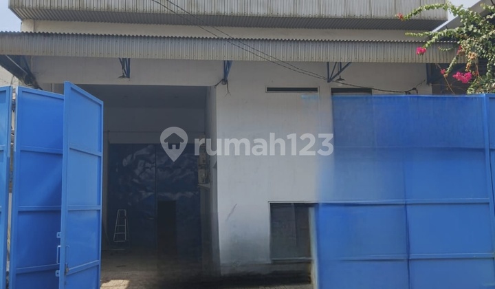 Ready-to-Use Margomulyo Warehouse. Two-Story Office Available. Ready-to-Use Margomulyo Warehouse. Two-Story Office Available.