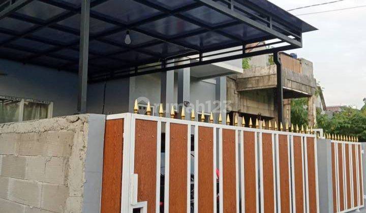 Rumah Minimalis 2 Lantai Dengan Balkon Di Dalam Cluster Bintara 2