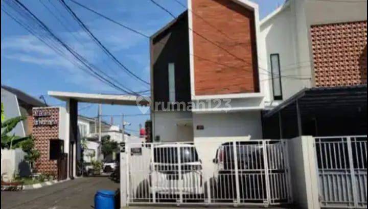 Rumah Mewah Harga Murmer Dengan Private Pool Di Jatiwaringin 1