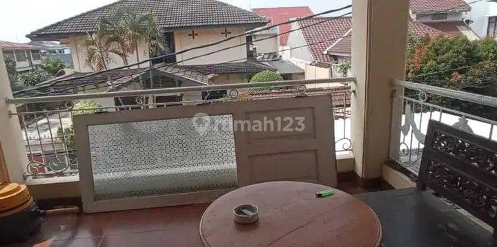 Rumah Modern 2 Lantai Dengan Balkon di Duren Sawit Jakarta Timur 2