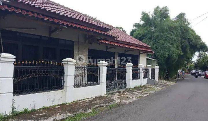 Rumah Bagus 2 Lantai Luas 199m2 di Bukit Duri, Tebet 1