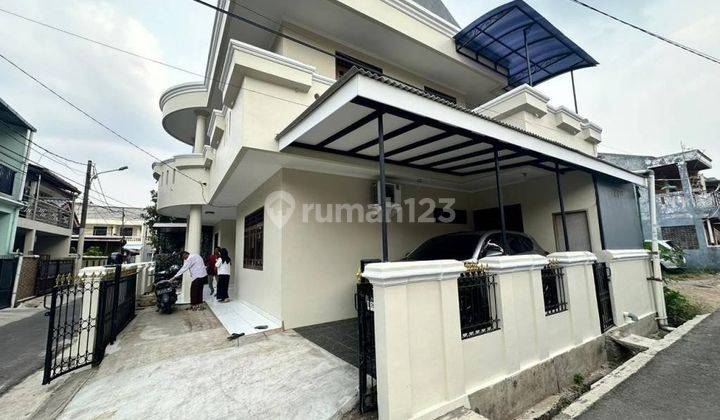 Rumah 2 Lantai Luas 165m2 Dengan 5Kamar Tidur di Komplek Pondok Kelapa 1