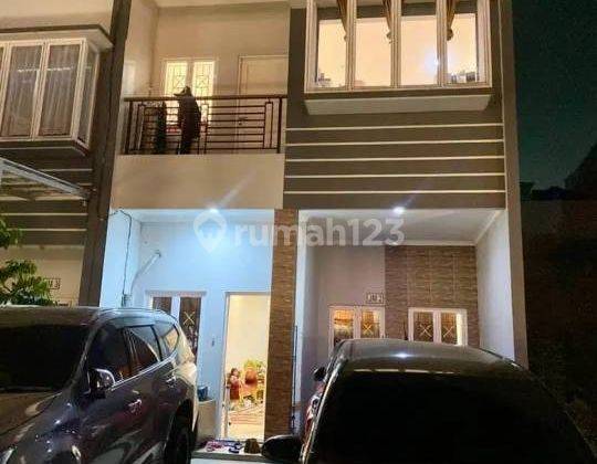 Rumah 3 Lantai Mewah Siap Huni di Jatinegara Indah 1