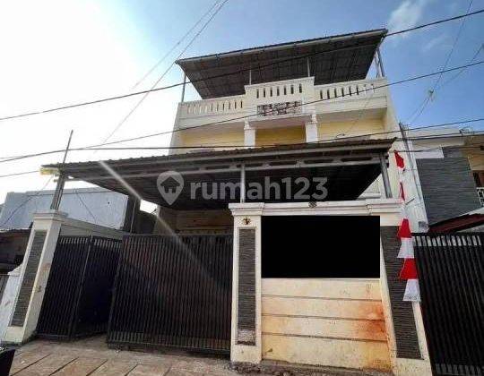 Rumah 3 Lantai Dengan 5 Kamar Tidur di Komplek Matraman, Jakarta Timur 1