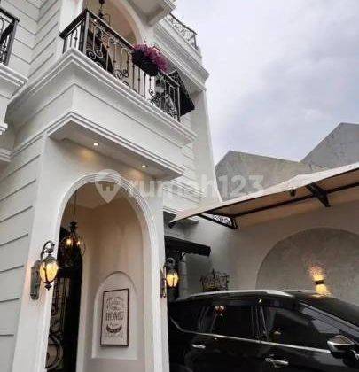 Rumah Mewah Full Furnished Dengan 5 Kamar Tidur di Condet, Jaktim 2