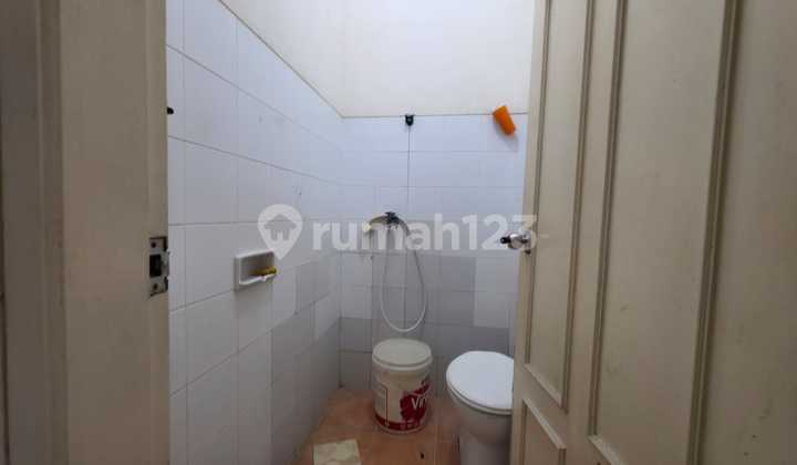 Rumah 2 Lantai Cantik Semi Furnished di Harapan Indah Bekasi 2
