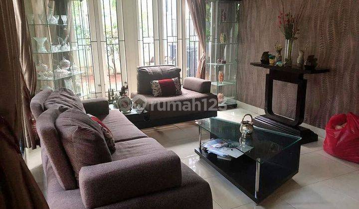 Dijual Cepat Rumah Hoek 2 lantai di Metland Menteng 2