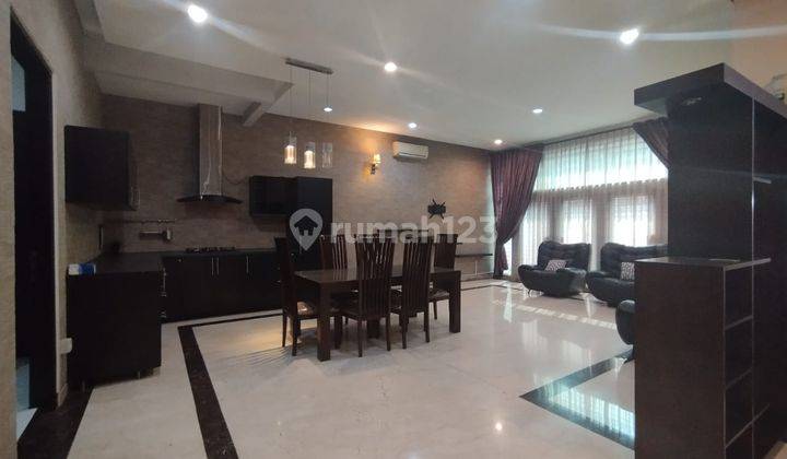 Dijual Rumah Mewah Hoek Semi Furnish Rumah Tinggal Hoek, Minimalist di Gading Nirwana 2