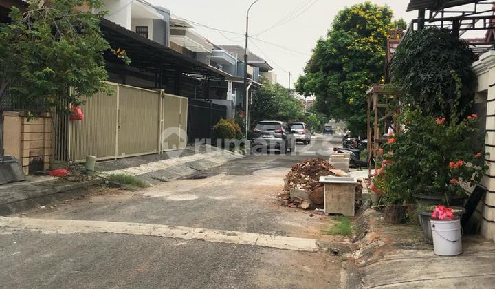 Rumah di Taman Modern Jakarta Timur Rumah di Taman Modern Jakarta Timur