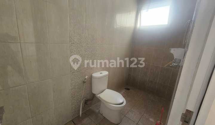 2-Storey House in Regina Metland Menteng, East Jakarta