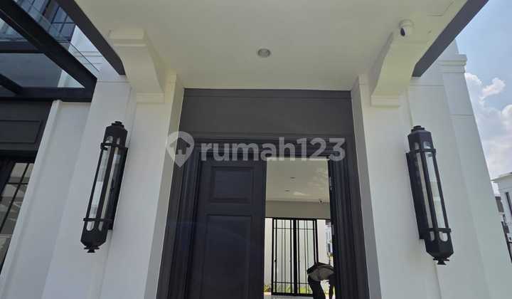 Rumah 2 Lantai di Cluster Jasmia Summarecon Crown Gading Kota Harapan Indah Bekasi