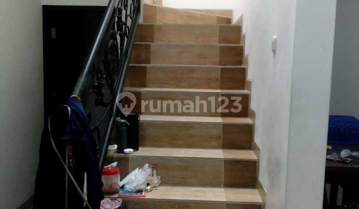 Rumah Clasic 2 Lantai Siap Huni di Taman Malaka Pondok Kelapa Jakarta Timur 2