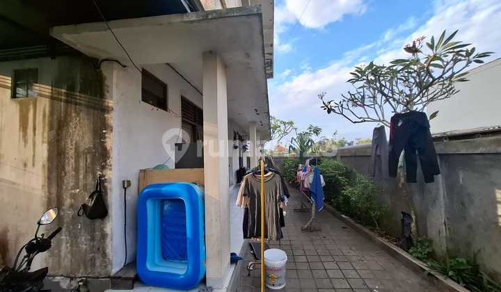 Rumah Kost di Peguyangan dengan Tanah yang Luas