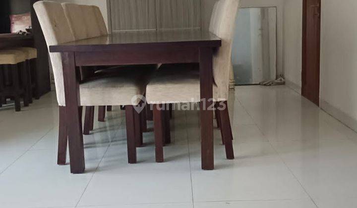 ruang makan rumah harvest land jalan bypass