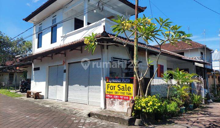 A house on Jalan Tunon Buduk Badung is suitable for use as a shophouse 1