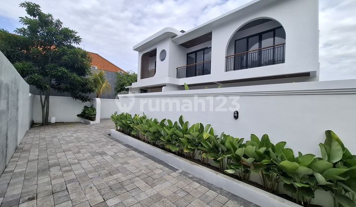 Brand New Villa on Jl Pantai Berawa for a Small Family Brand New Villa on Jl Pantai Berawa for a Small Family