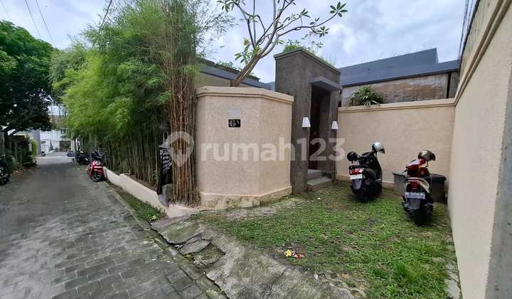 Tropical Villa on Jl. Raya Pantai Berawa is perfect for small families.