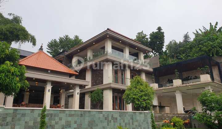 Villa dengan Taman Yg Luas di Sempidi Cocok Utk. Keluarga