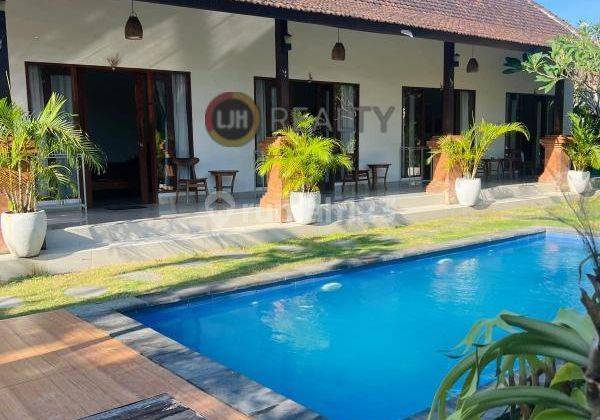 Cozy and Furnished Guest House in Canggu, Available 5 Rooms, Close to Main Road Canggu and Batu Bolong Beach 1
