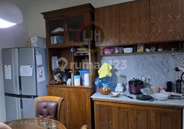 Modern, Cozy, dan Furnished 2 Storey House with 4 Bedrooms. Close to Gatot Subroto Barat and Canggu Modern, Cozy, dan Furnished 2 Storey House with 4 Bedrooms. Close to Gatot Subroto Barat and Canggu