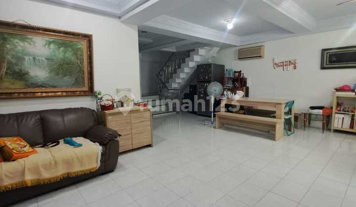 Quick Sale Ready-to-Occupy House in Muara Karang 2