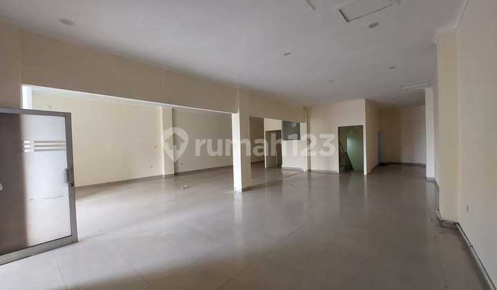 For Rent: 3.5 Story Row Shop, Open Space, Muara Karang, Crowded Area 2
