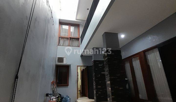 Rumah Cantik 2.5 lantai siap Huni di Persahabatan Rawamangun 2