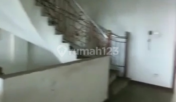 Cheap For Rent 4-Story Row Shop House in Pakin, Penjaringan