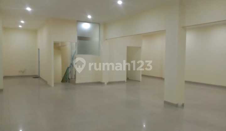For Rent: 3-Storey Attached Shop House in Muara Karang, Move-In Ready 2