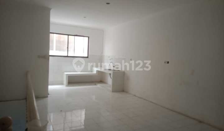 For Rent 3-Story Shop House in Busy Muara Karang Area 2