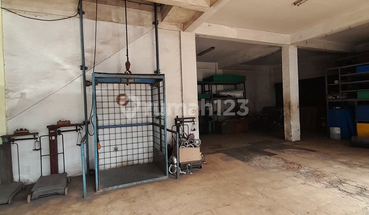 For Rent/Sale 4-Story Shophouse Row, Strategic Location Grogol 2